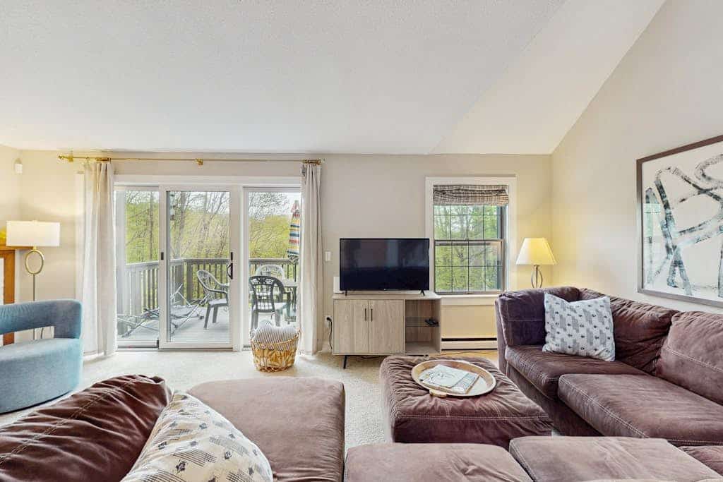Inviting three-story condo with decks  - near the Quechee Club