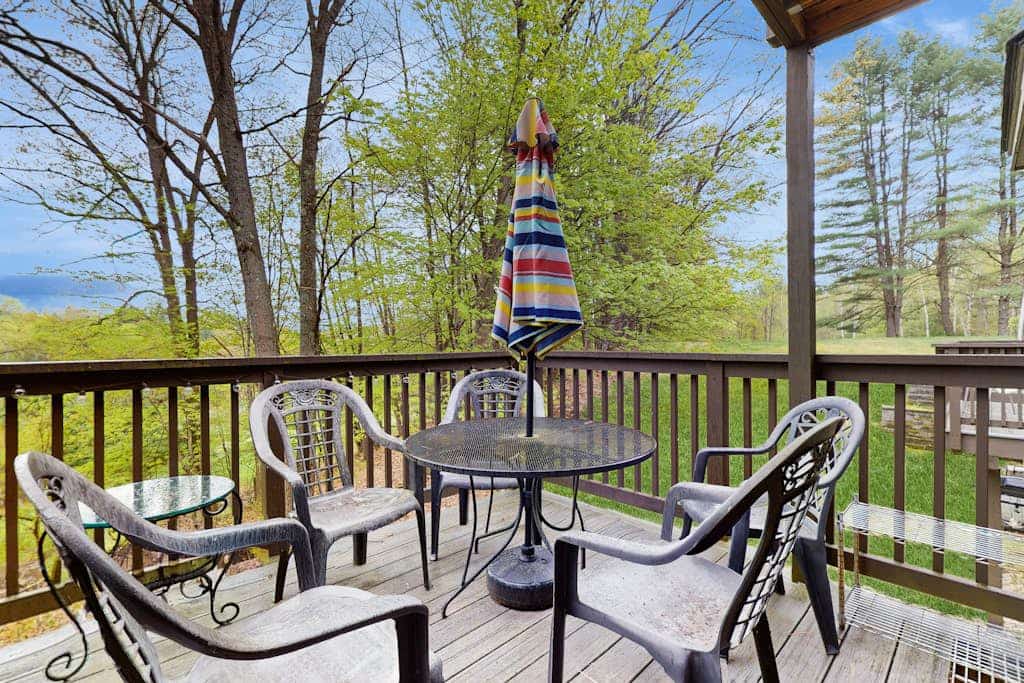 Inviting three-story condo with decks  - near the Quechee Club