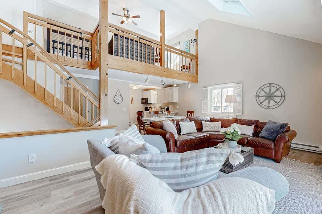 Quechee Club condo with golf courses, pools, tennis, gym, & easy ski access