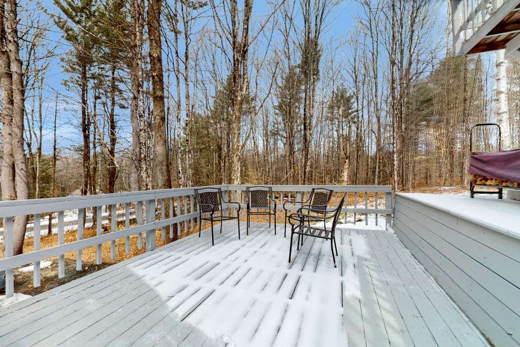 Charming house w/ privacy, bbq, seasonal balcony, hammock, fire pit, w/d, wifi