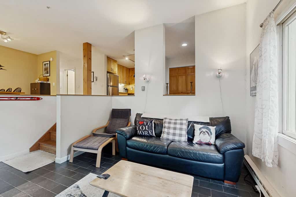 End-unit condo w/ fireplace, pool, sauna, tennis, deck, ski locker, w/d