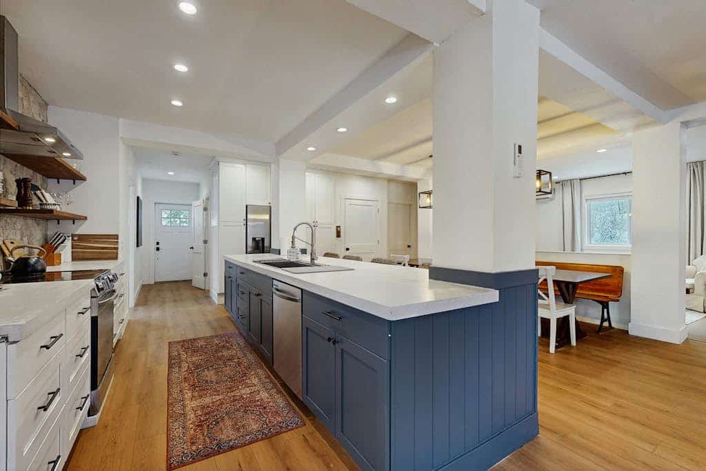 Comfortable condo w/ mountain & ski views, central a/c, shared patio & BBQ