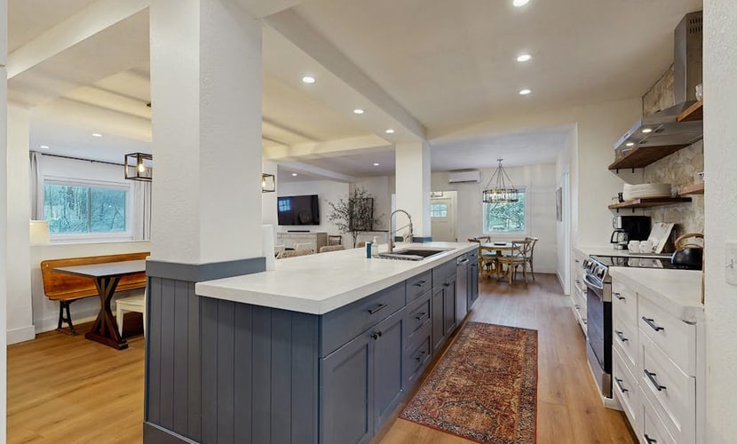 Comfortable condo w/ mountain & ski views, central a/c, patio & BBQ, w/d, wifi