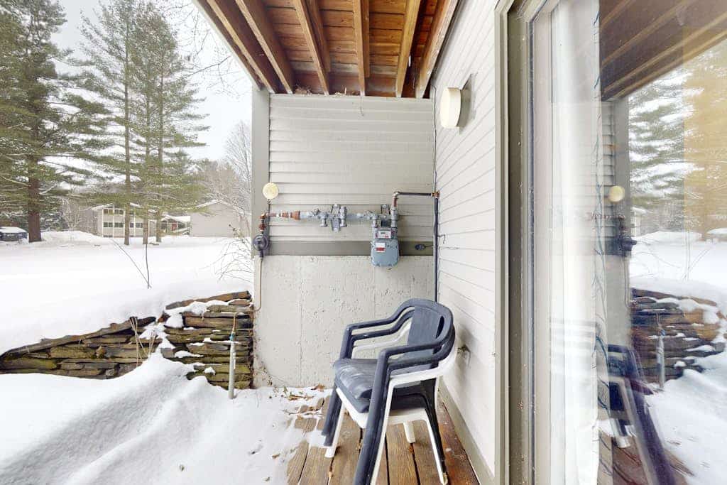 Inviting condo near skiing and golf, with fireplace and deck