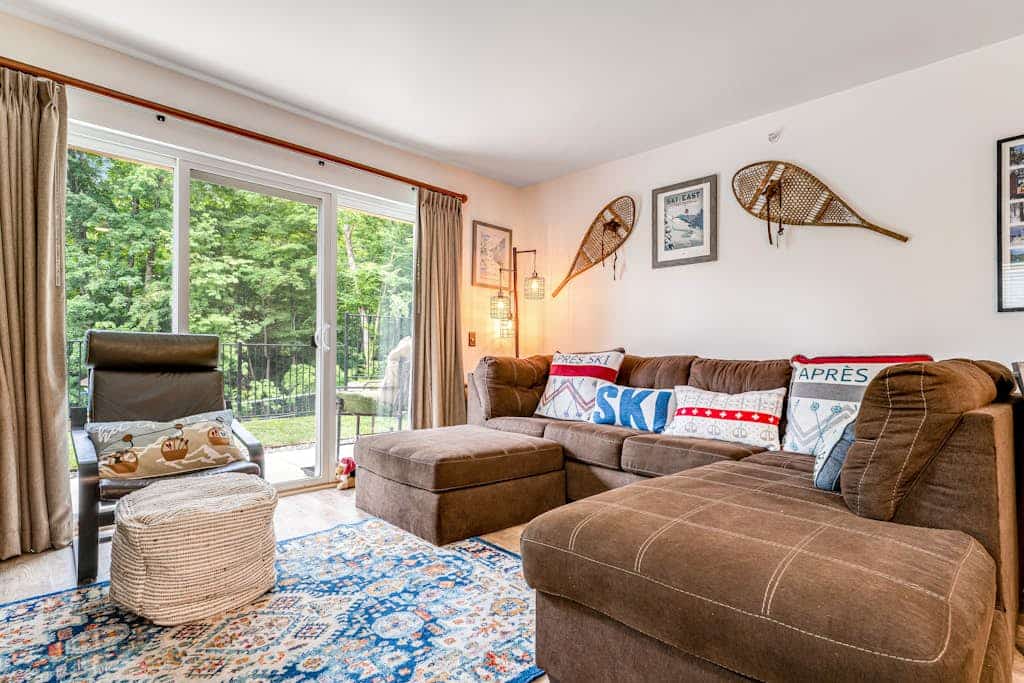 Ski-In/Ski-Out Condo with Fireplace, Fast WiFi, Washer/Dryer & Seasonal Pool