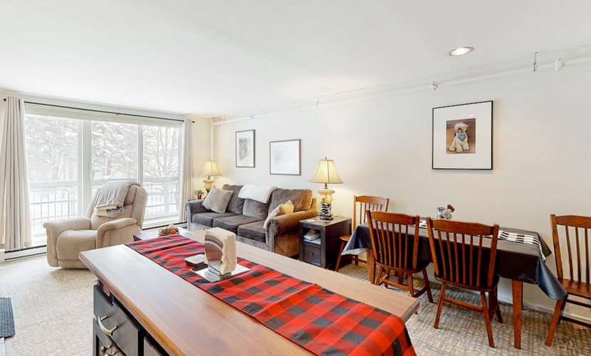 Convenient condo w/ mountain view, fireplace, near lift, ski locker, 1st floor