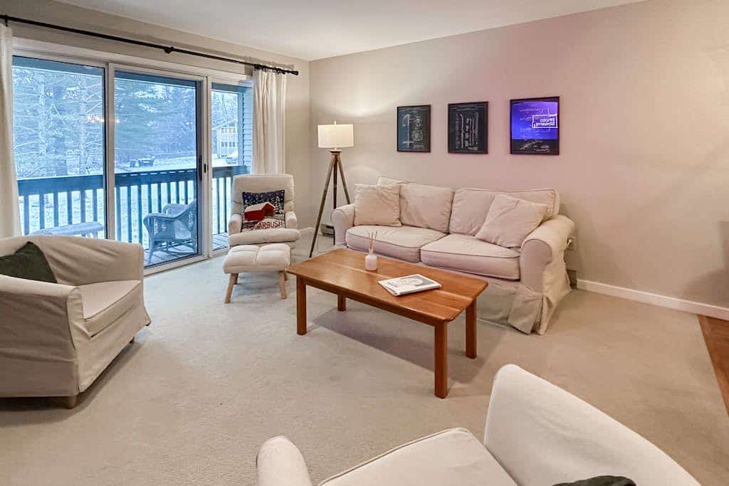 Top floor condo w/ balcony, gas fireplace, tennis, walking/biking trails, w/d