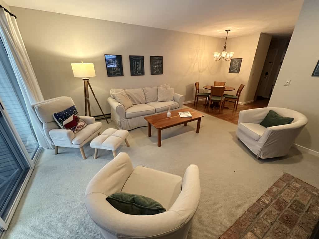 Top floor condo w/ balcony, gas fireplace, tennis, walking/biking trails, w/d