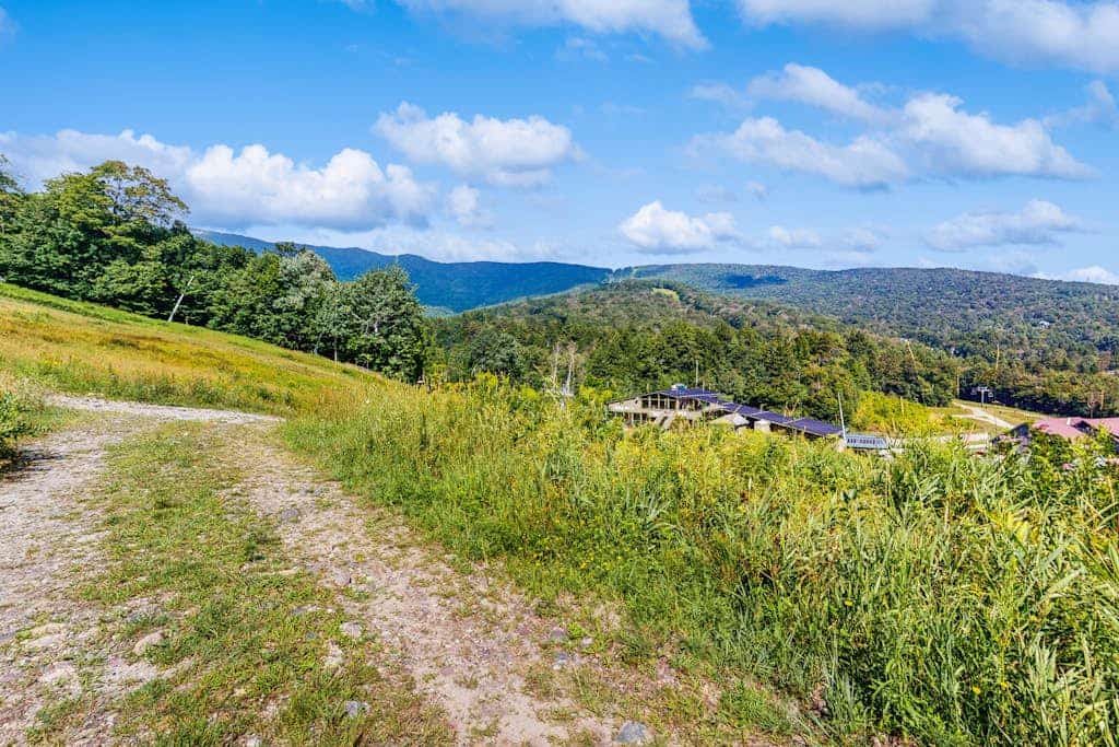 Ski-in/ski-out condo w/ balcony, mountain & valley views, grill, pool, fireplace