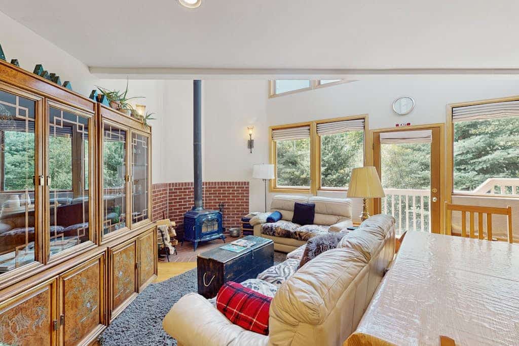 Charming Vail townhome with private deck that is dog-friendly, bus to slopes