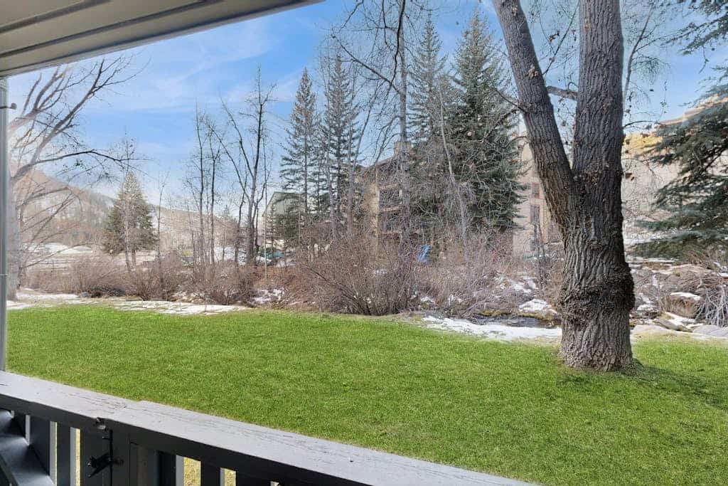 Cozy condo w/ full kitchen, fast wifi & great location - near skiing
