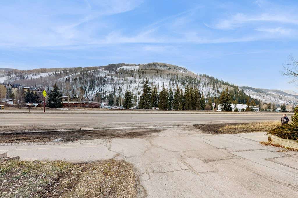 Cozy condo w/ full kitchen, fast wifi & great location - near skiing