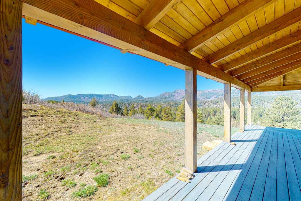 Ridgetop mountain-view home on 5 acres with Gas Grill, AC & fireplace