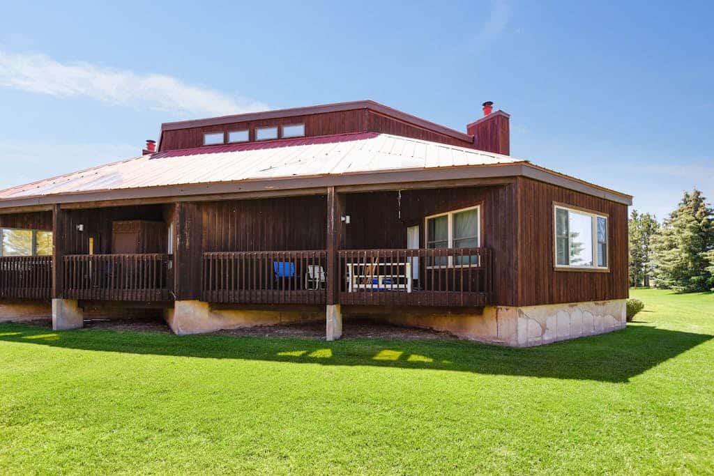 Dog-friendly studio with mountain views - near lakes, golf, ski area