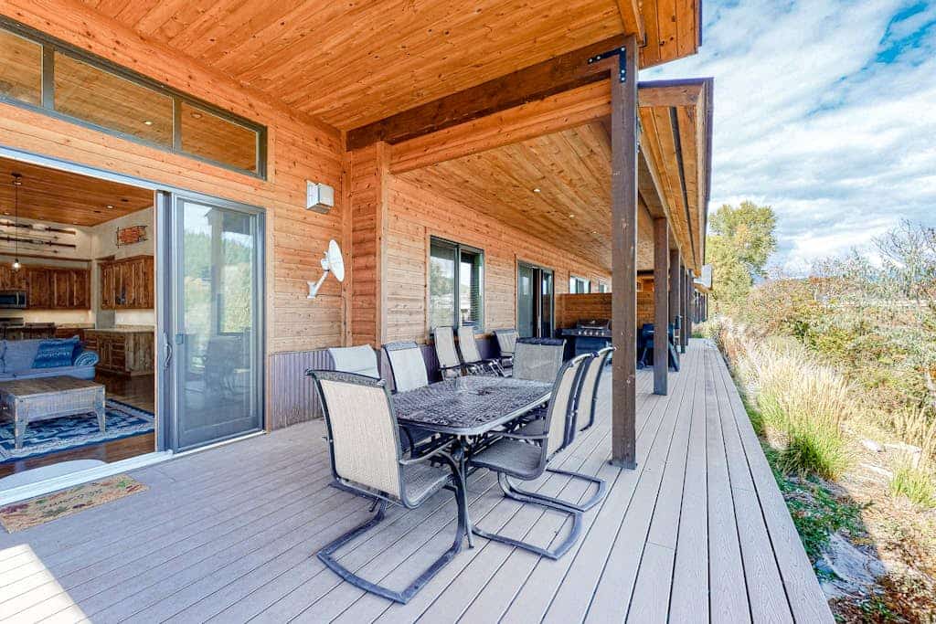 Beautiful waterfront townhome w/ river & mountain views