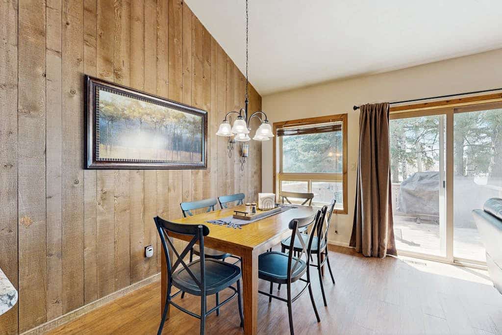 Dog-friendly condo with fireplace & entertainment - close to skiing, lakes