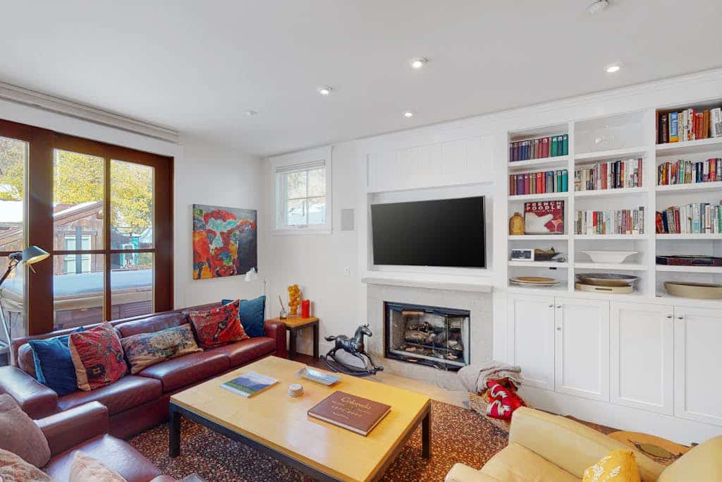 Beautiful Telluride house close to gondolas with private hot tub & fireplace