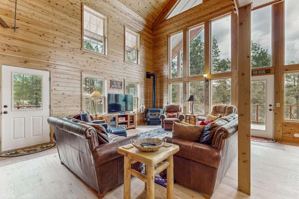 Luxury log cabin with wraparound deck and  gorgeous views / Dog-Friendly
