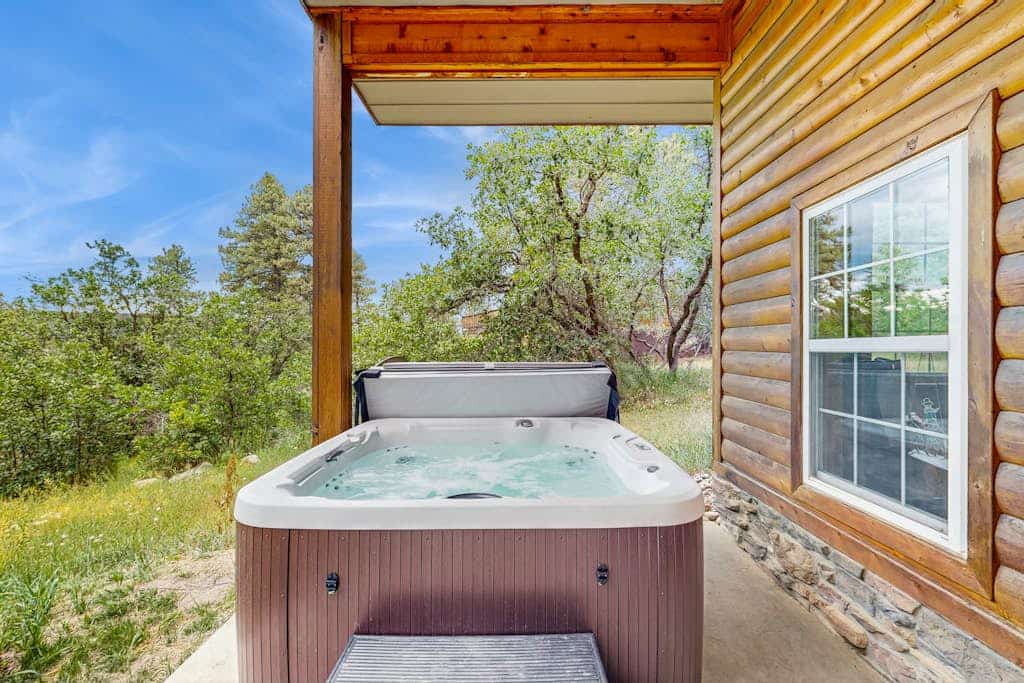Luxury log cabin with wraparound deck and  gorgeous views / Dog-Friendly