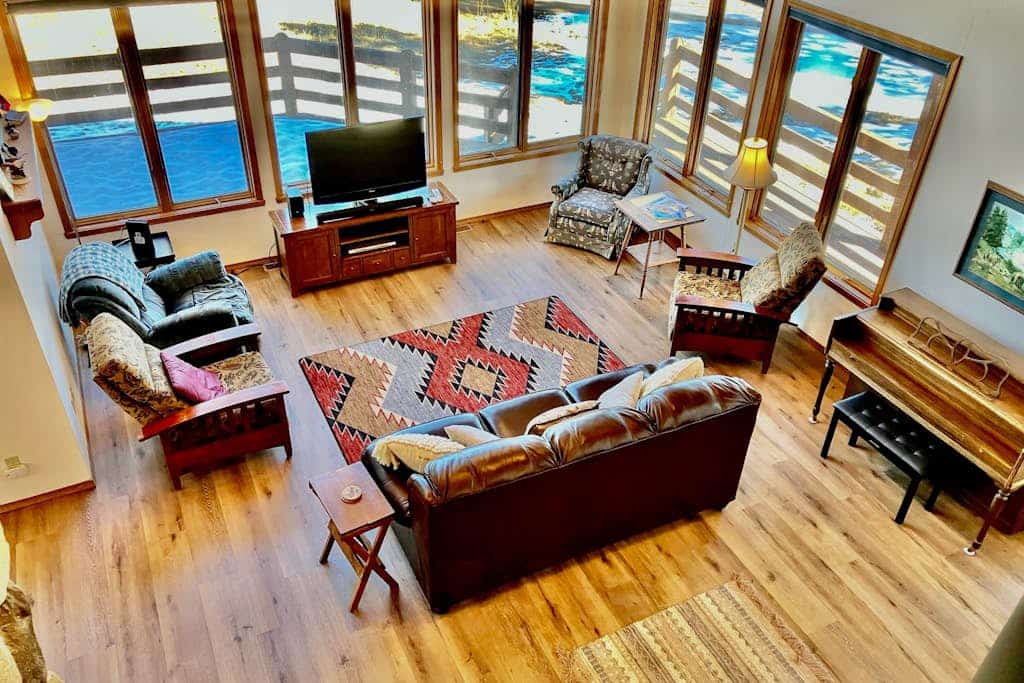 Dog-friendly cabin with large yard, wood stove, grill & mountain views