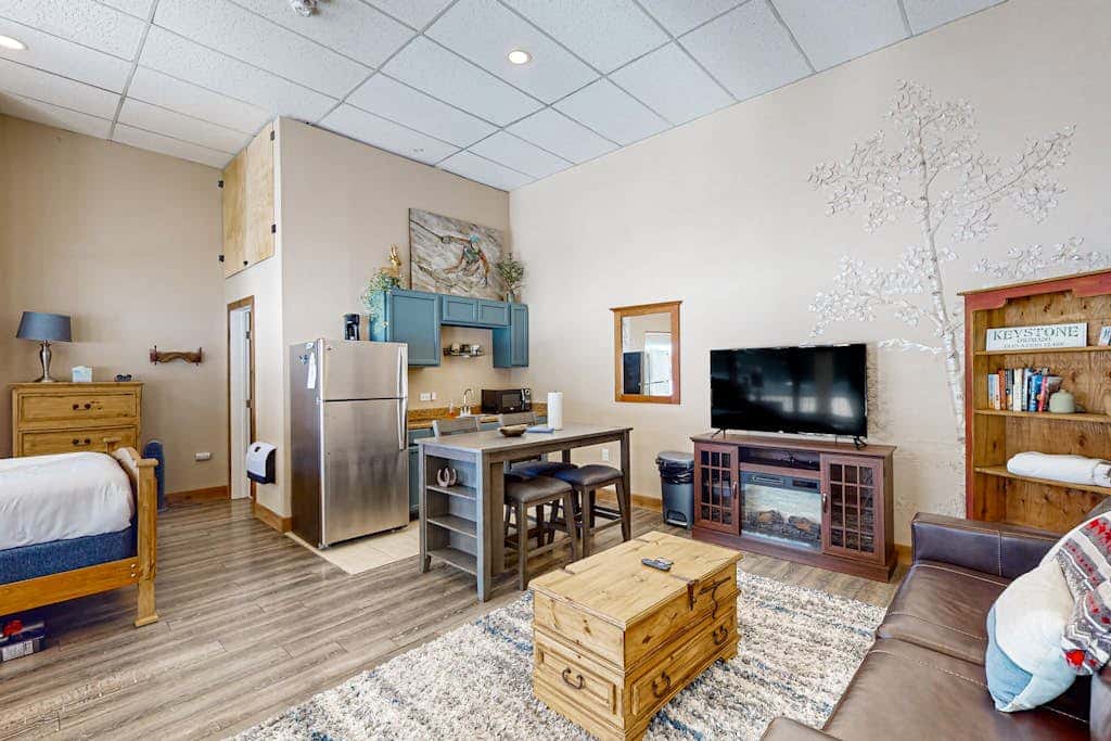 Lakefront Keystone Studio