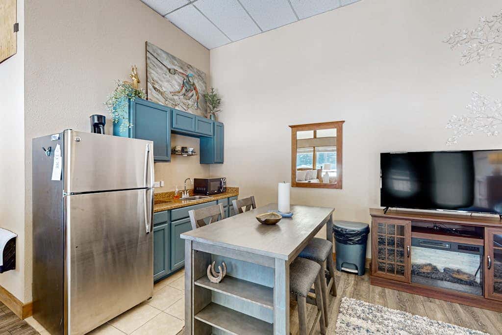 Lakefront Keystone Studio