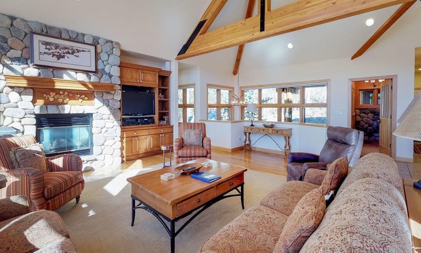 Luxury Home with Upscale Fixtures, WiFi, Private Hot Tub, & Mountain Views