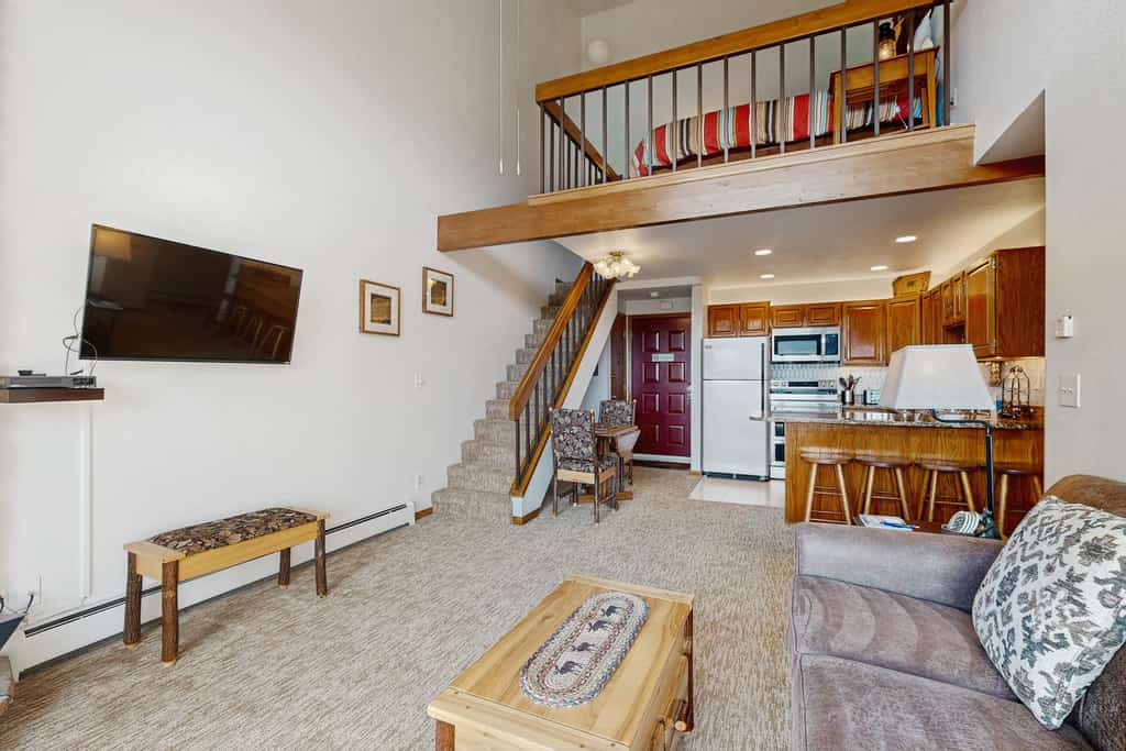 Charming Mountain View Condo with WiFi, Fireplace