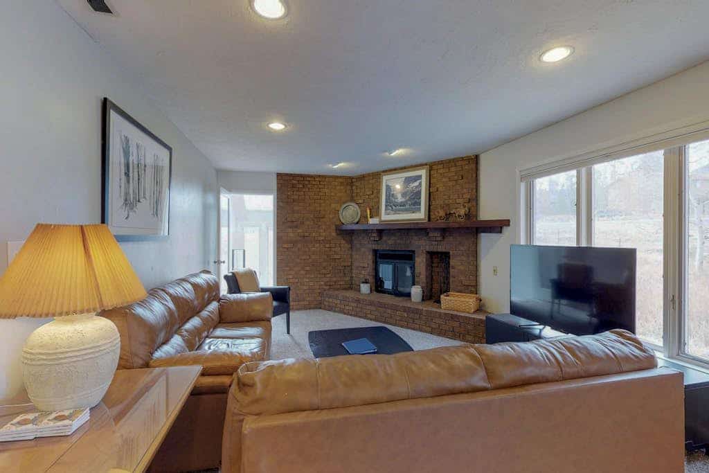 Modern Mountain View Hideaway w/ Spacious Deck & Free WiFi - Close to Skiing