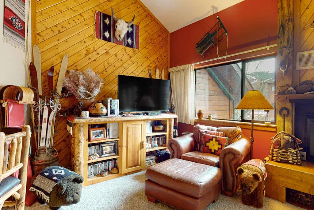 Top-floor ski condo with fireplace, hot tubs, & gym