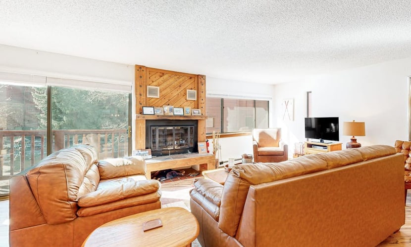 Artsy ski-in/out condo with fireplace, hot tubs, and gym