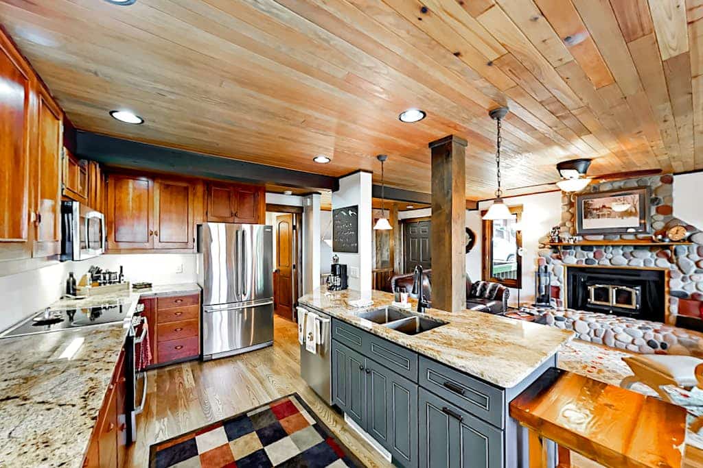Beautiful Steamboat home near the lifts with year-round hot tub & private W/D