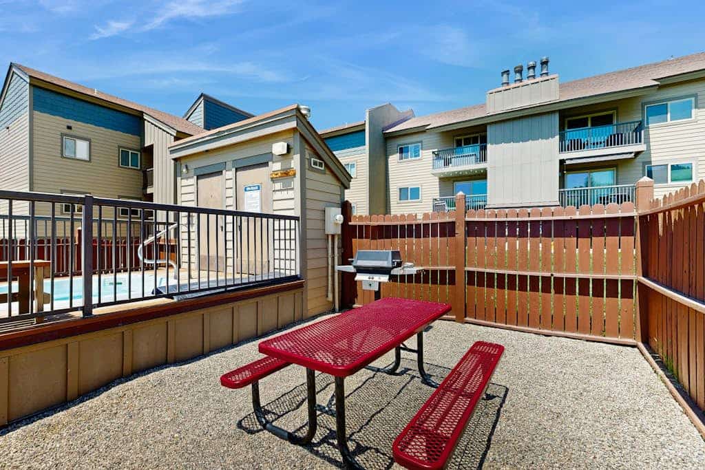 Beautiful Steamboat Condo w/Shared Pool & Hot Tub + Free WiFi - Near Lifts