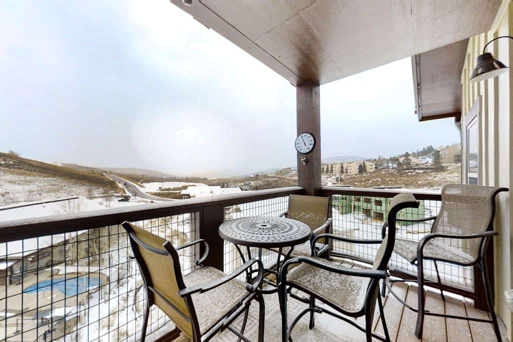 Family-friendly condo w/mountain & valley views, WiFi, shared pool, hot tub