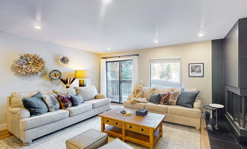 Charming Condo with Fireplace, Hot Tub & Easy Ski Access in Fraser, CO