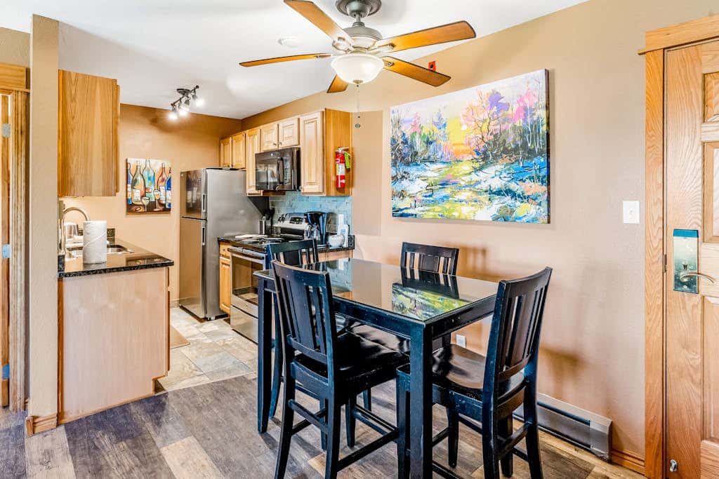 Ski Inn 322