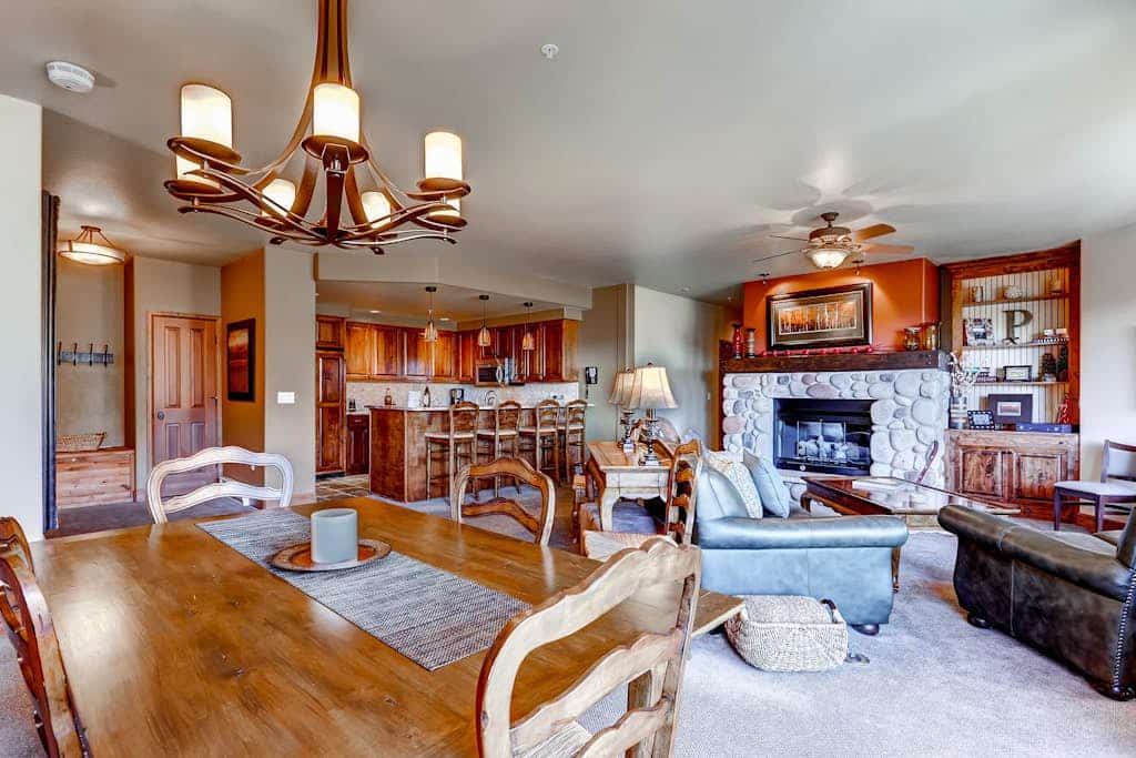 Luxury Ski-In/Out Condo w/Free WiFi, Fireplace, W/D, Shared Pool, Hot Tub, Grill
