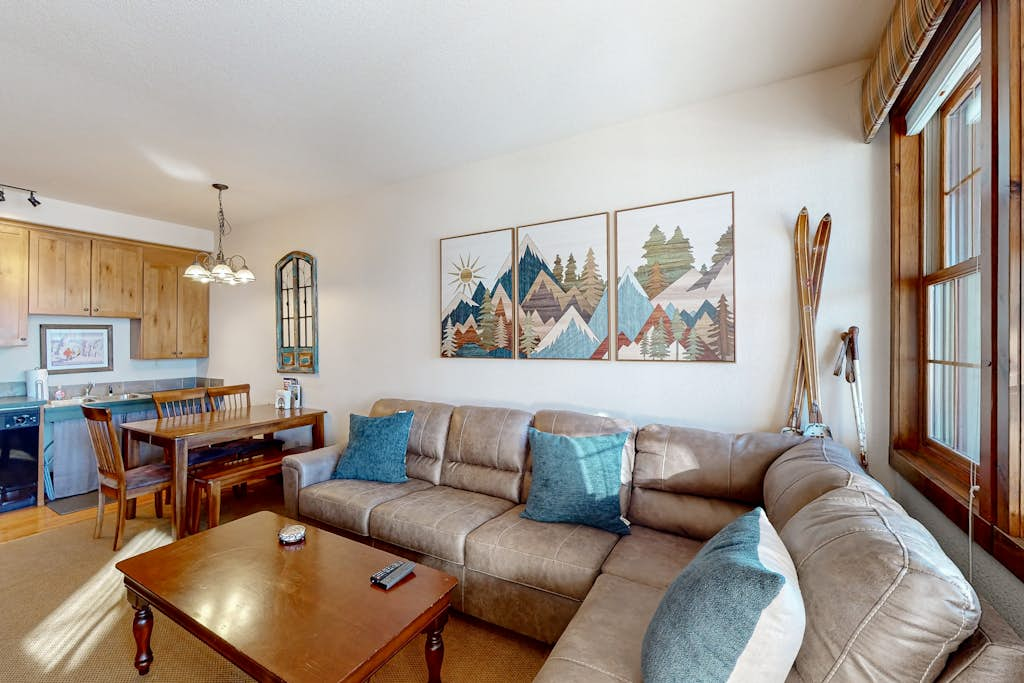 Kicking Horse Lodges 5-102
