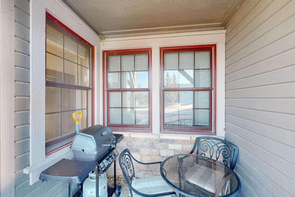 Ski in ski out condo with fast wifi, full kitchen and shared hot tub and pool