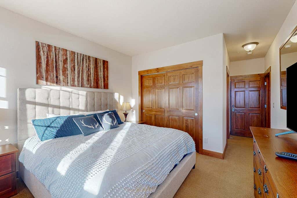 Kicking Horse Lodges 5-102