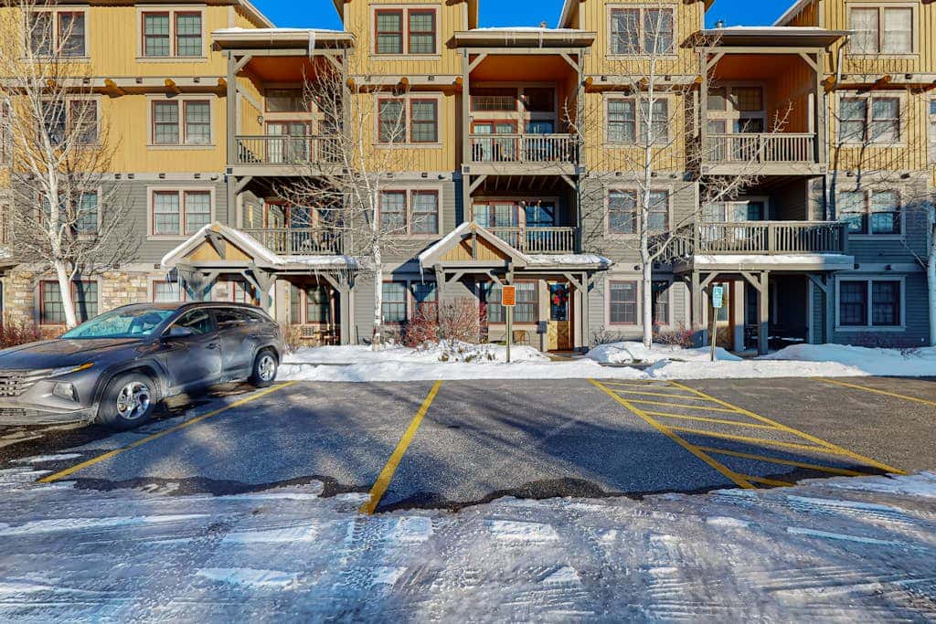 Kicking Horse Lodges 5-102