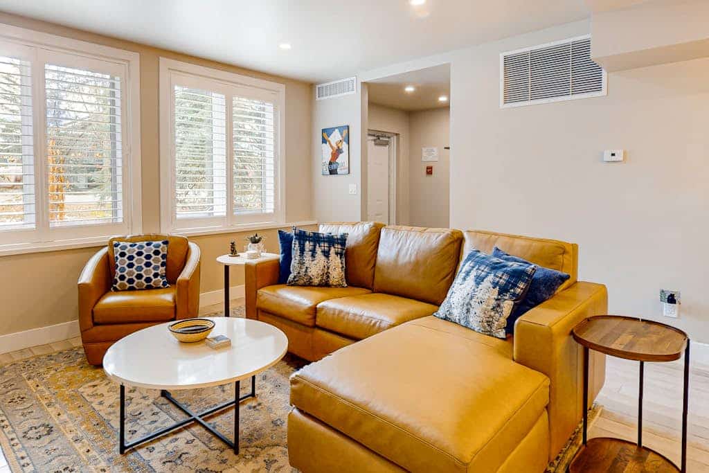 Meadows Oxford 13 | Stylish 2BR, Fireplace, Shared Pool & Hot Tub, Winter Shuttle