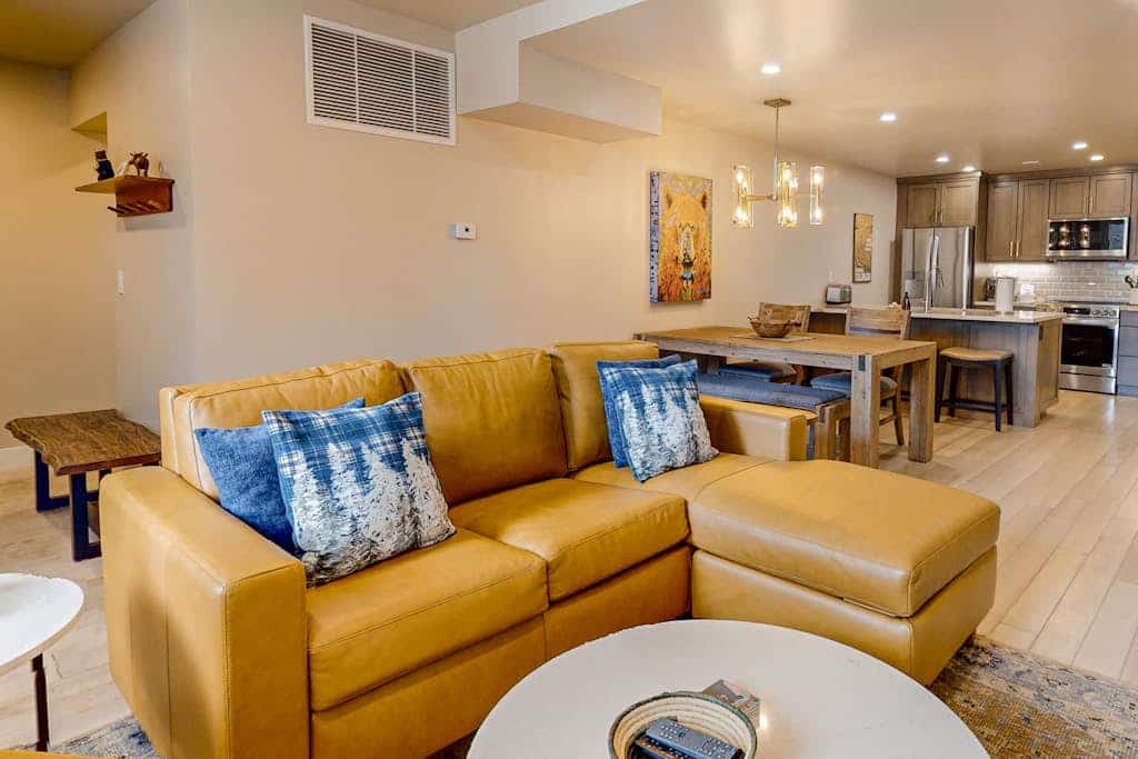 Meadows Oxford 13 | Stylish 2BR, Fireplace, Shared Pool & Hot Tub, Winter Shuttle