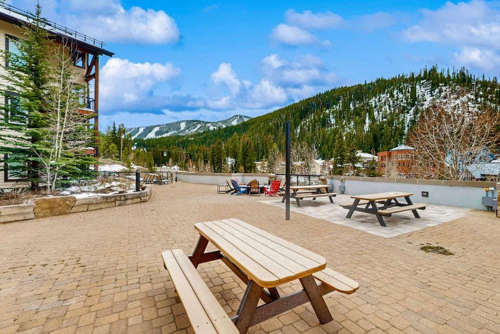 Inviting ski-in/ski-out condo hot tub, gas fireplace, and firepit