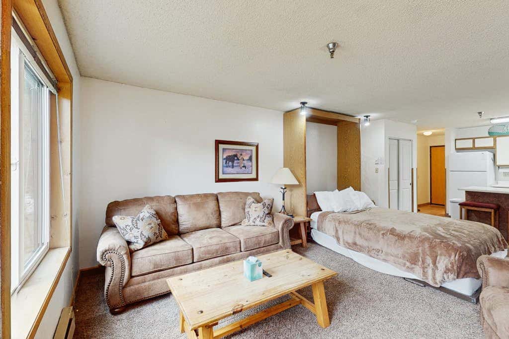 Snowblaze Condominiums E103