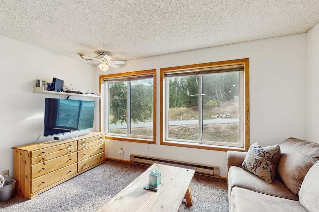 Snowblaze Condominiums E103