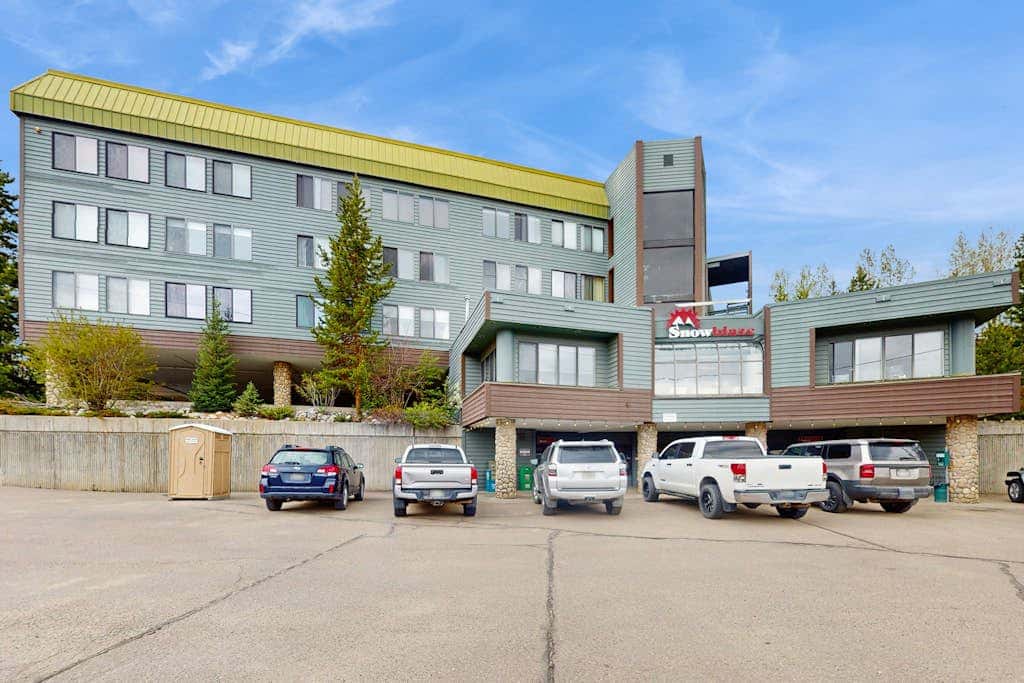 Snowblaze Condominiums E103