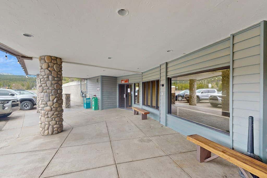 Snowblaze Condominiums E103