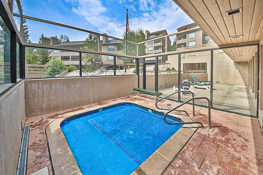 Snowblaze Condominiums E103