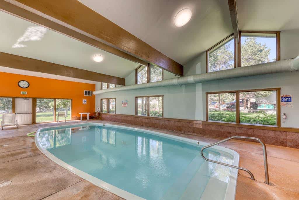 Mountain & lake views from this Lake Cliffe condo - clubhouse access